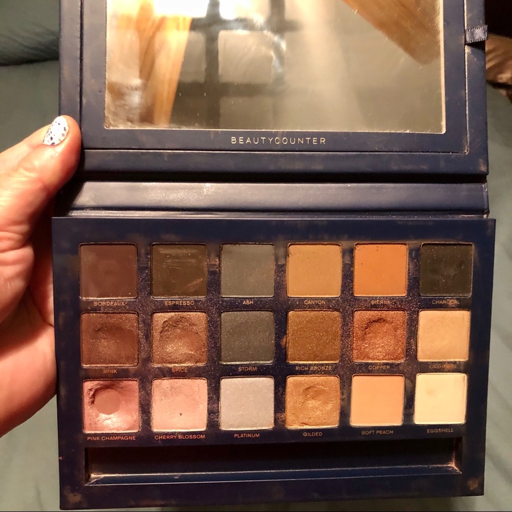 Beautycounter eye palette with 18 colors.